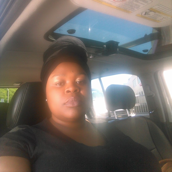 Meet your Posher, Hysheia - Picture 1 of 1